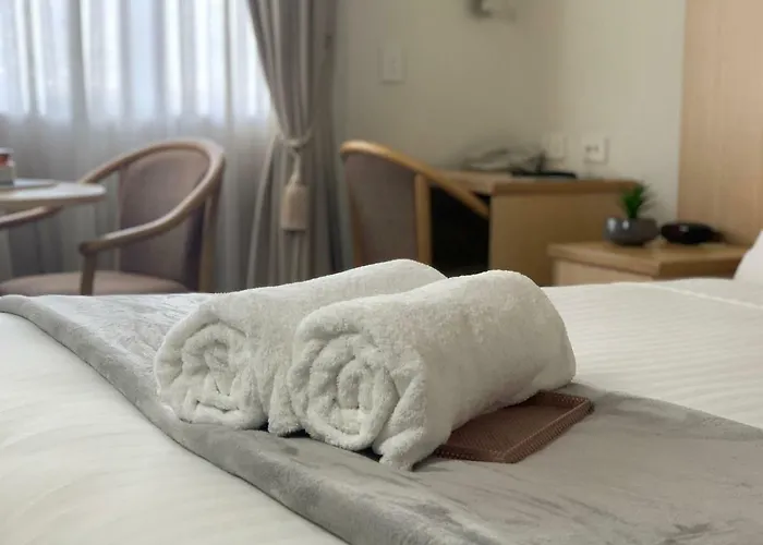 Airport Ascot Motel