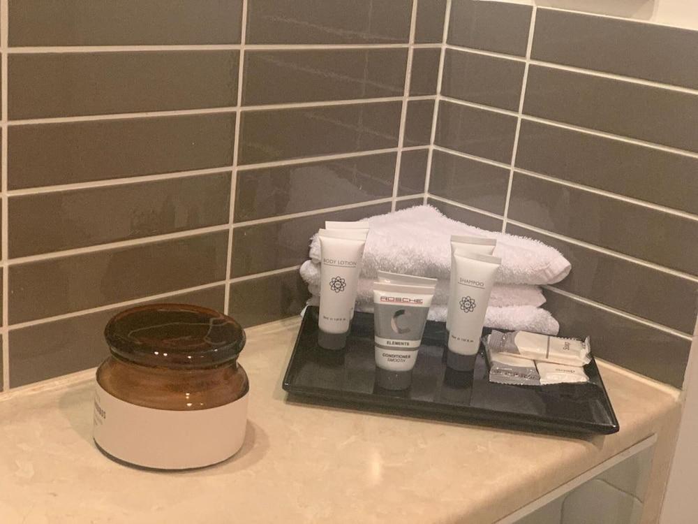 Airport Ascot 4*